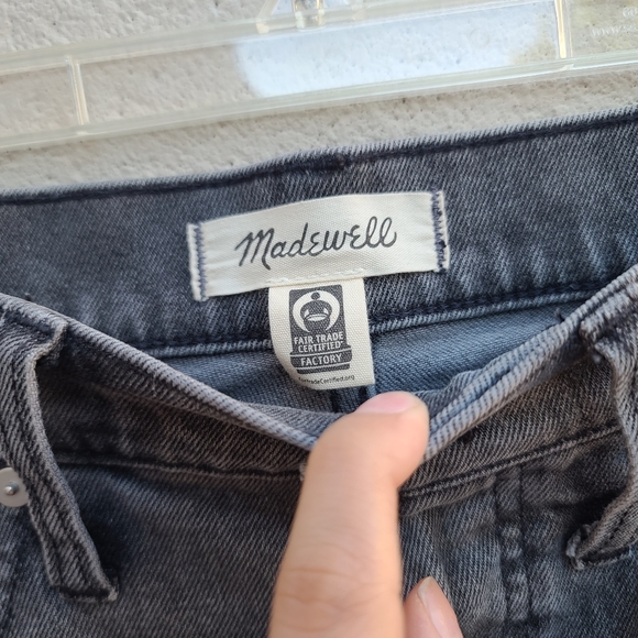 Madewell | The Perfect Vintage Jean in Connell Wash: Ripped Edition Size 26 - Picture 3 of 12